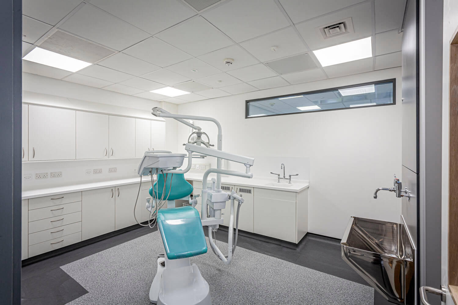 An individual clinical teaching room with dental chair, services and task lighting